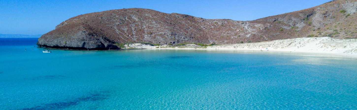 Baja California, the sailing cruise between myth and nature